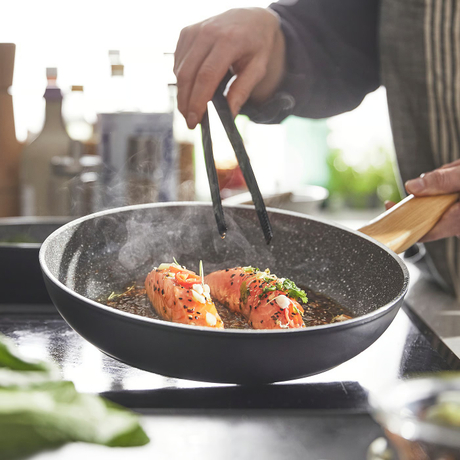 imgi_238_husknut-frying-pan-non-stick-coating-black__1335383_pe947032_s5.jpg